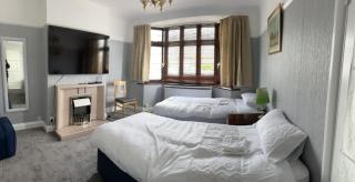 Amazing and Romantic O2 Arena 4 Bedrooms House free parking - 0