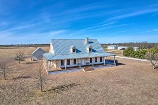 8 Mi to White Rock Lake Spacious Krum Home - 0