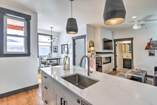 Modern Mountain Getaway, Walk to Grand Lake! - 1