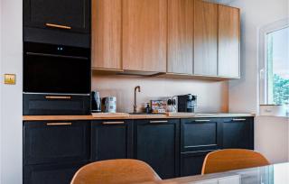 2 Bedroom Cozy Apartment In Stezyca - 6