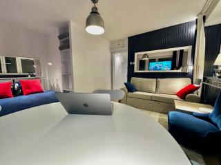 SAWA 5 metro WiFi 70'TV Netflix HBO Disney+ AppleTV+ - Warsaw - 2