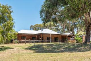 Island Brook Estate Vineyard and Chalets - Yelverton - 9