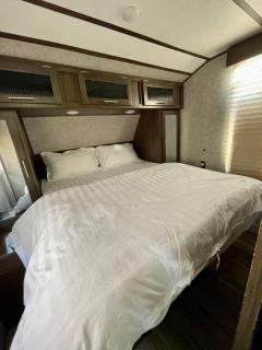 اكواخ وكرافانات واحة الفريد الريفي - 1