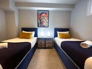 FLASH SALE Funky Holiday Accommodation Central Brighton Sleep 16 Guests - Brighton & Hove - 9