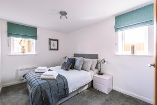 2 Bed Boutique Apartment with free parking - 2