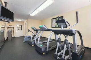 Ramada by Wyndham Rochelle Park Near Paramus - Rochelle Park - 7