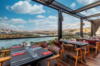 Ramada by Wyndham Istanbul Golden Horn - 2