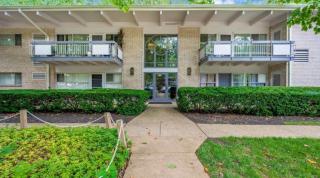 Entire one bedroom apartment - 6