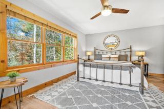 Bear Britches, Luxury Cabin, Theater Room, Hot Tub, WIFI!!! - 1