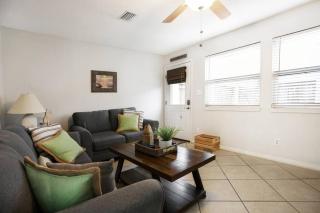 Emerald Shores: Steps from the Gulf, Navarre Beach - Navarre - 4