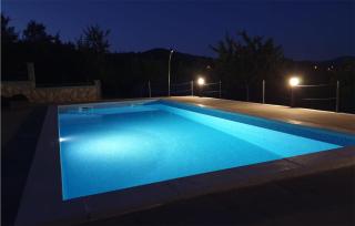 Two-Bedroom Holiday Home In Otocac - Otočac - 4