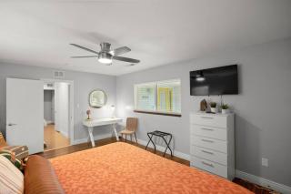 UF SUNSHINE HOUSE - Patio & BBQ - Chef Kitchen - EV Car Station - Upscale Neighborhood! - Gainesville - 3