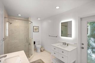 UF SUNSHINE HOUSE - Patio & BBQ - Chef Kitchen - EV Car Station - Upscale Neighborhood! - Gainesville - 2