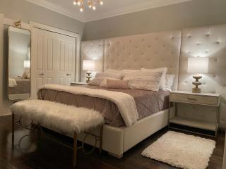 Best Location, Walk Anywhere - 0