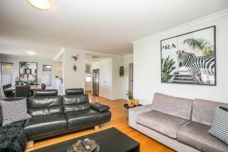 CHILLAX HOUSE - Luxury, Canals, Jetty, Family Friendly - Sleeps 14 in Style! - Mandurah - 4