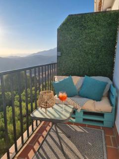 Lovely 2 Bed Apartment with Stunning views & Pool - Cómpeta - 2