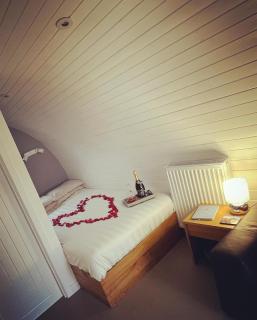 Loch Ness Pods - Fort Augustus - 2