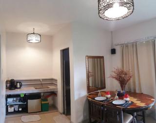 King Arts Bed and Breakfast with WiFi and Netflix! Near Bluemoon and Angelfields - Silang - 8