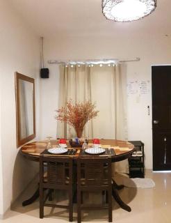 King Arts Bed and Breakfast with WiFi and Netflix! Near Bluemoon and Angelfields - Silang - 7