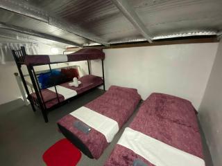 King Arts Bed and Breakfast with WiFi and Netflix! Near Bluemoon and Angelfields - Silang - 1