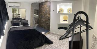 Modern Room with Indoor Shower Near the River - Quarto Moderno com Duche interior Próximo da Ribeira - 0