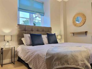 Cotswold Chapel, sleeps up to 5 in kingsize beds - Chipping Norton - 1