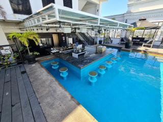 Off Walking St Executive Suite - 9