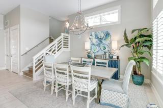 Waterfront Paradise, Private Pool & Dock, Poolside TV & Multi-TV Game Room - 1