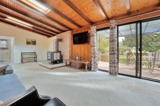 Rustic cottage on Canal Lake - 4