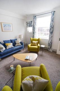 Paskins, Cowes - Sleeps 4 - 2 Bed - 2 Bath - Central Location - Cowes - 0