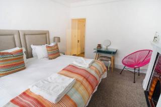 Paskins, Cowes - Sleeps 4 - 2 Bed - 2 Bath - Central Location - Cowes - 3