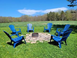 Family friendly cottage ☆walking distance to beach - Lion's Head - 0