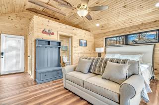 Greenbriar Place, Pickleball Court, Creek, WIFI, Mountain Views, Starting at 79" - Cosby - 8
