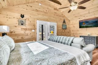 Greenbriar Place, Pickleball Court, Creek, WIFI, Mountain Views, Starting at 79" - Cosby - 5