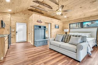 Greenbriar Place, Pickleball Court, Creek, WIFI, Mountain Views, Starting at 79" - Cosby - 4