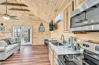 The Chalet At Greenbriar Creek - Pickleball Court, Creek, WIFI, Mountain Views, Starting at 79" - 6