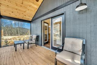 The Cottage At Greenbriar Creek - Pickleball Court, Creek, WIFI, Mountain Views, Starting at 79" - Cosby - 2