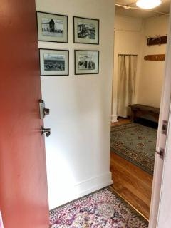 Coastal Cabin - Downtown Historical Log Home - 8