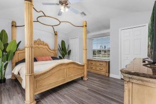Welcome to The Jungle! Pool & Jacuzzi! Sleeps 12+! - Cape Coral - 7