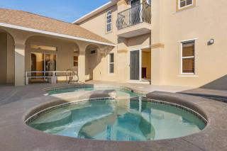 Welcome to The Jungle! Pool & Jacuzzi! Sleeps 12+! - Cape Coral - 1