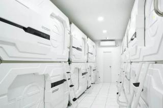 RedDoorz Hostel near Taman Puring - 2