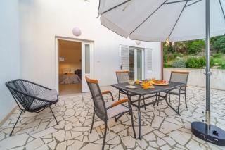 Apartments Tomy - Sutivan (San Giovanni di Brazza) - 1