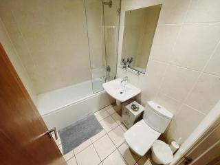 Modern City Centre Apartment Private Parking Space - Sleeps 4 - Newcastle upon Tyne - 1