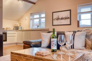 The Station Loft City Centre 1-Bed Apartment - 4