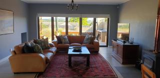 Modern spacious home in heart of Cape Winelands - 8