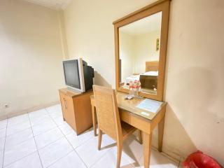 Lilianto Hotel Polewali Mitra RedDoorz - 1