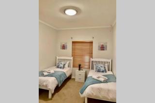 Waters Breakaway - Bloubergstrand - 1