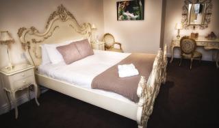 Bert's Rooms at The Black Horse Inn - Brighouse - 1