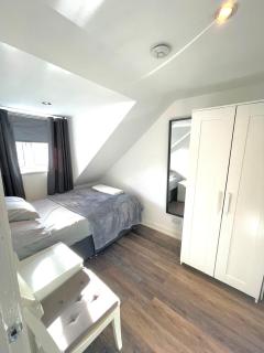 Clyde Court Apartments, Aldershot - 4