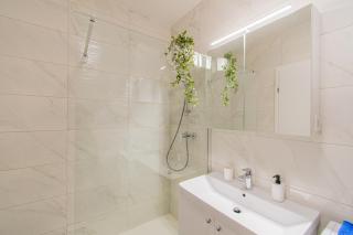 Flexible SelfCheckIns 42 - Zagreb - Luxury - Garage Parking - Loggia - Brand New - Zagreb - 5